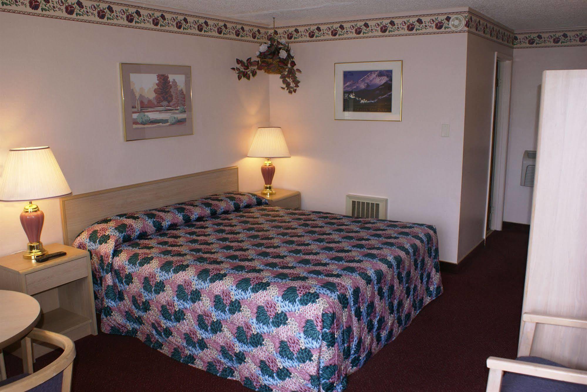 Pine Needles Inn Mount Shasta Zewnętrze zdjęcie