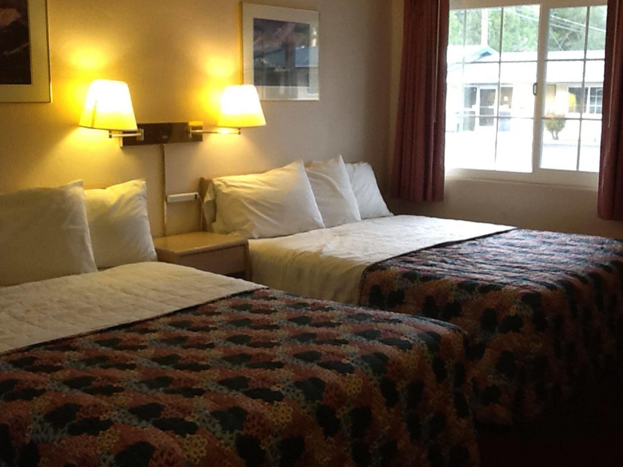 Pine Needles Inn Mount Shasta Zewnętrze zdjęcie