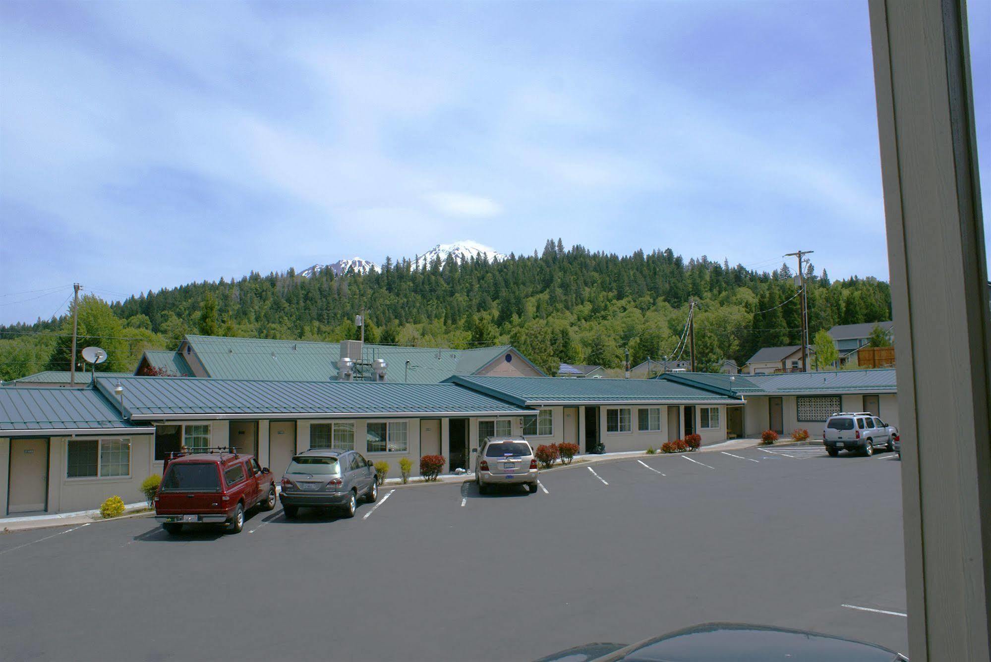 Pine Needles Inn Mount Shasta Zewnętrze zdjęcie